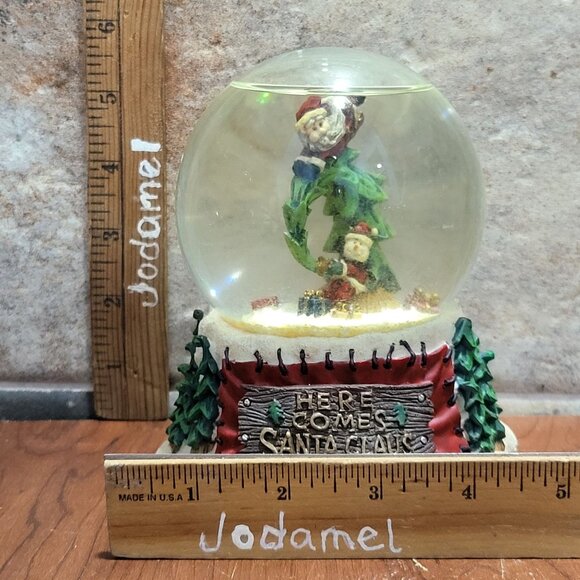 Here Comes Santa Claus Christmas Snow Globe Music Box Plays Jingle Bells Tune - Picture 9 of 12